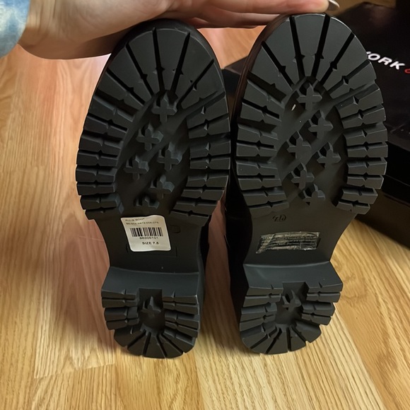 Lug Sole Bootie - Picture 4 of 7